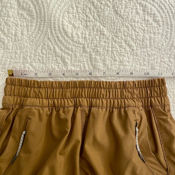 Vuori Dash Shorts Yellow Dark Golden - Picture 7 of 8